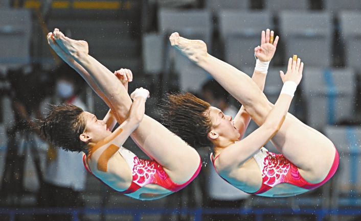在东京奥运会跳水女子双人十米跳台决赛中,中国选手陈芋汐/张家齐夺得